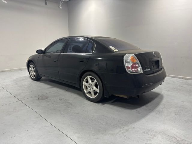 Used 2003 Black Nissan 3.5 SE image 8
