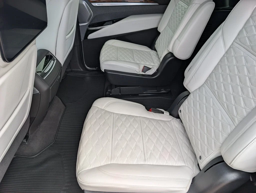 Used 2025 Silver Metallic Cadillac Sport Platinum image 17