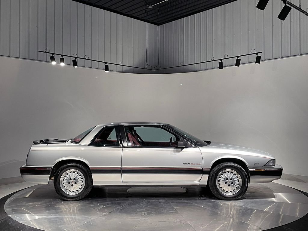 Used 1991  Buick Custom image 4