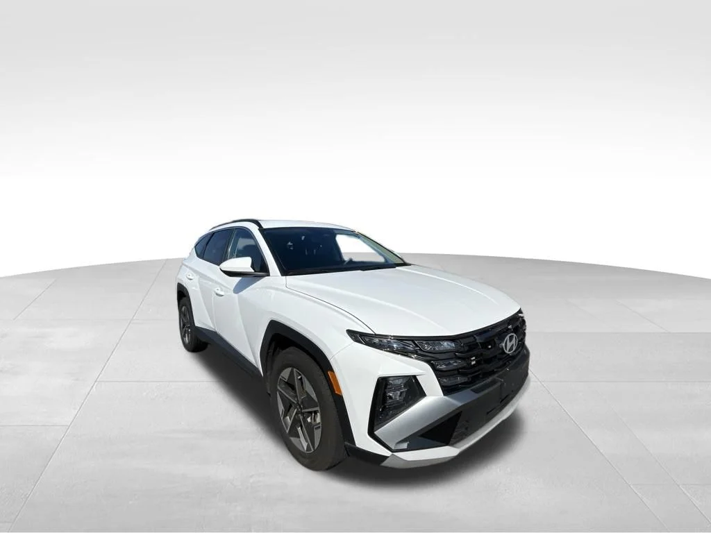 Used 2025 White Hyundai SEL image 27