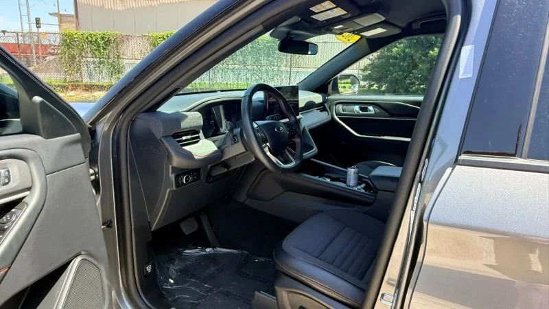 Used 2025 Gray Ford ST-Line Sport Utility 4D image 8