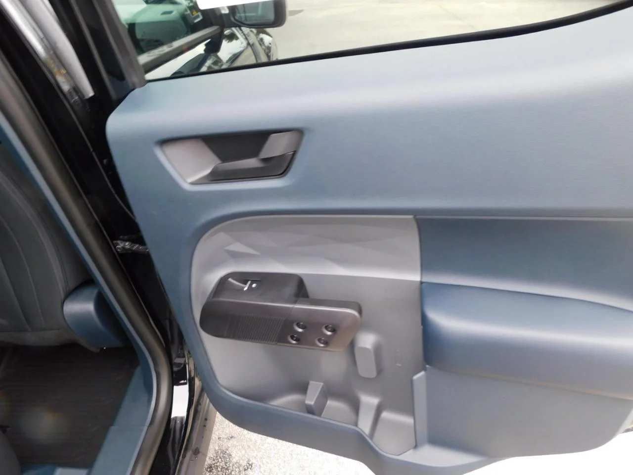 New 2025 Shadow Black Ford XLT image 10