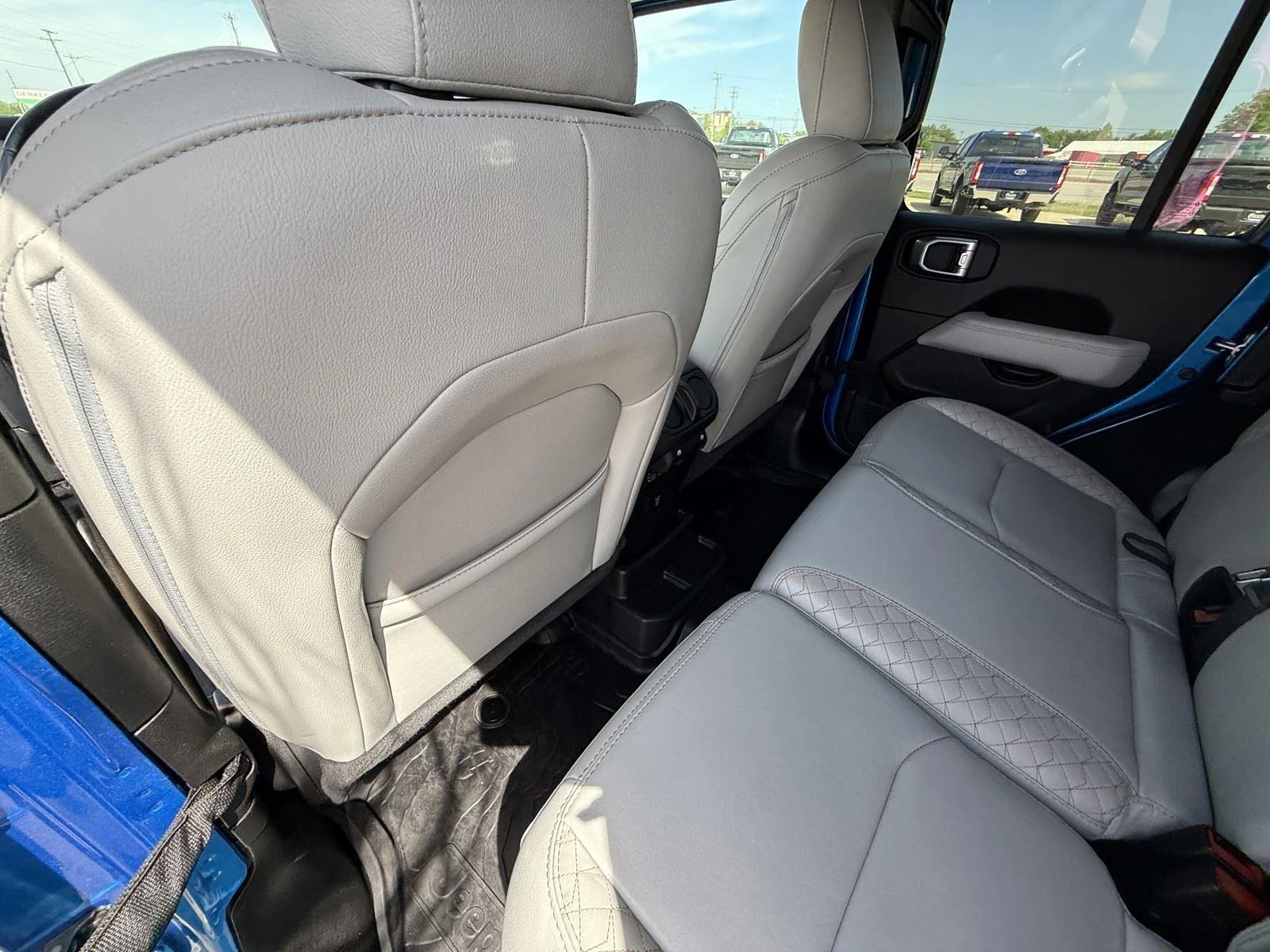 Used 2022 Hydro Blue Pearlcoat Jeep Unlimited Sahara High Altitude image 24