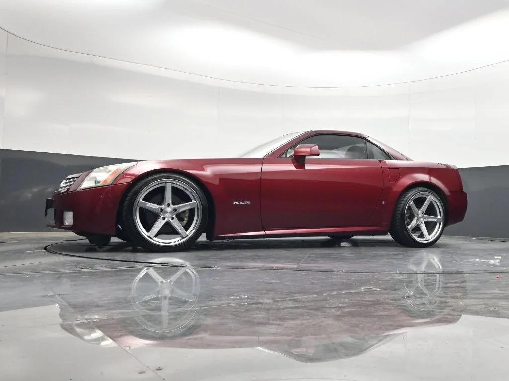 Used 2006 Red Cadillac Base image 28