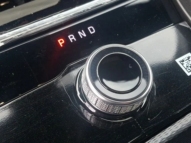 New 2027 White/off-white Jeep Laredo X image 14