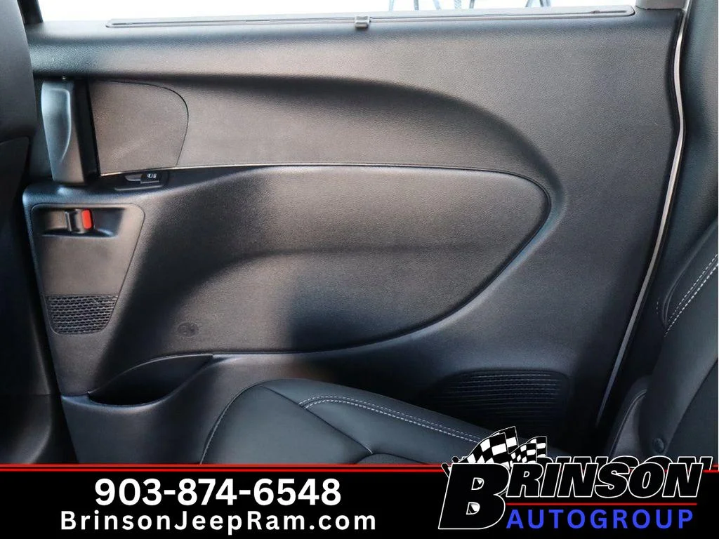 2026 Chrysler Pacifica Select - Photo 7