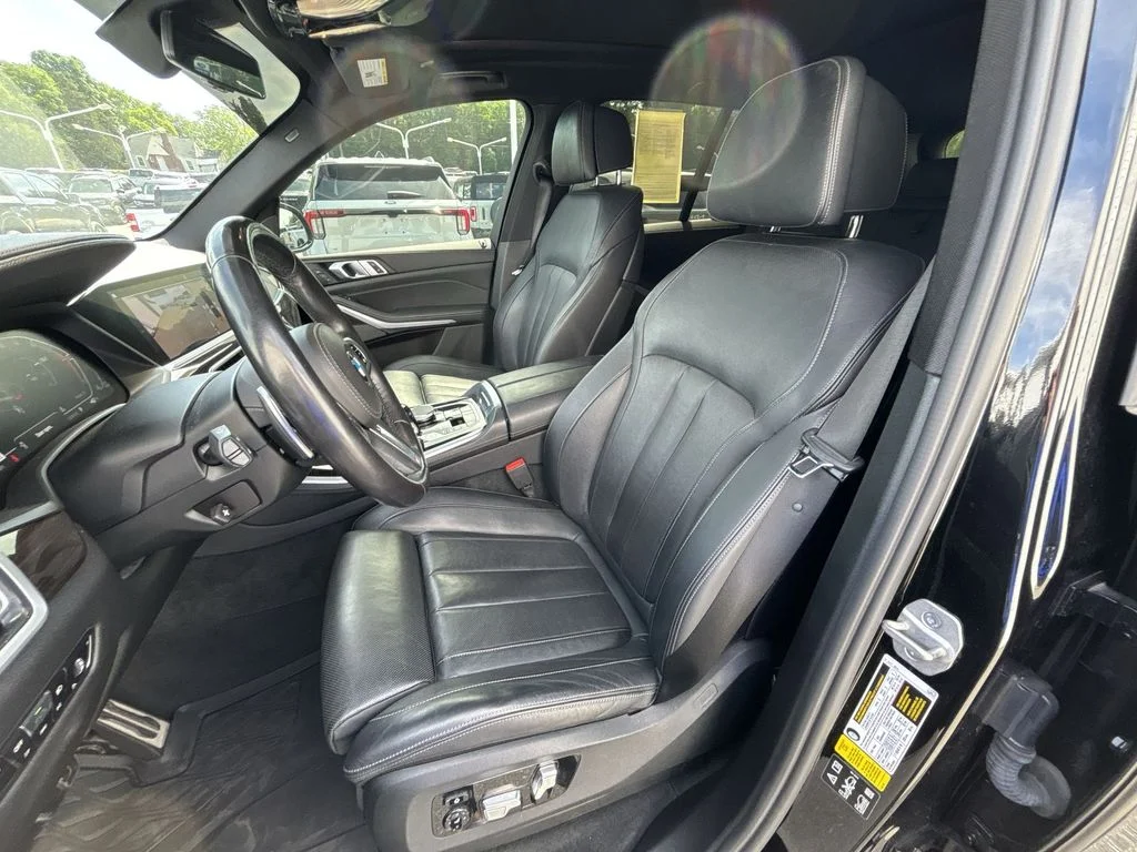 Used 2021 Black BMW xDrive40i image 13