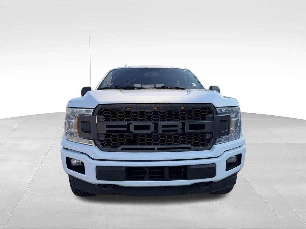 Used 2018 White Ford XL image 9