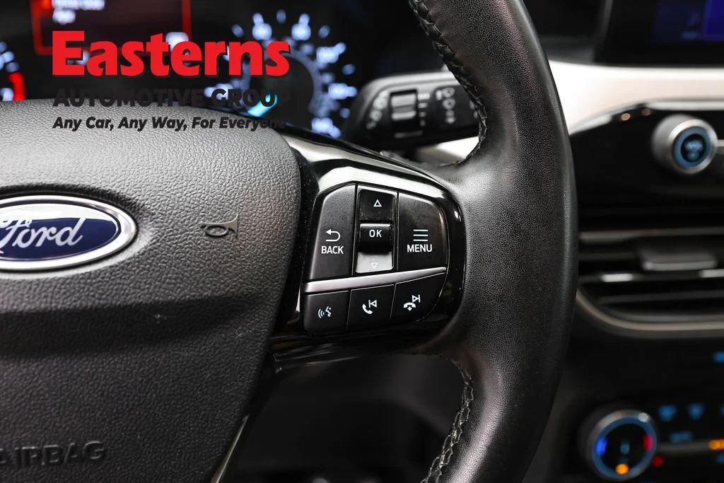 Used 2022 White Ford SE image 16