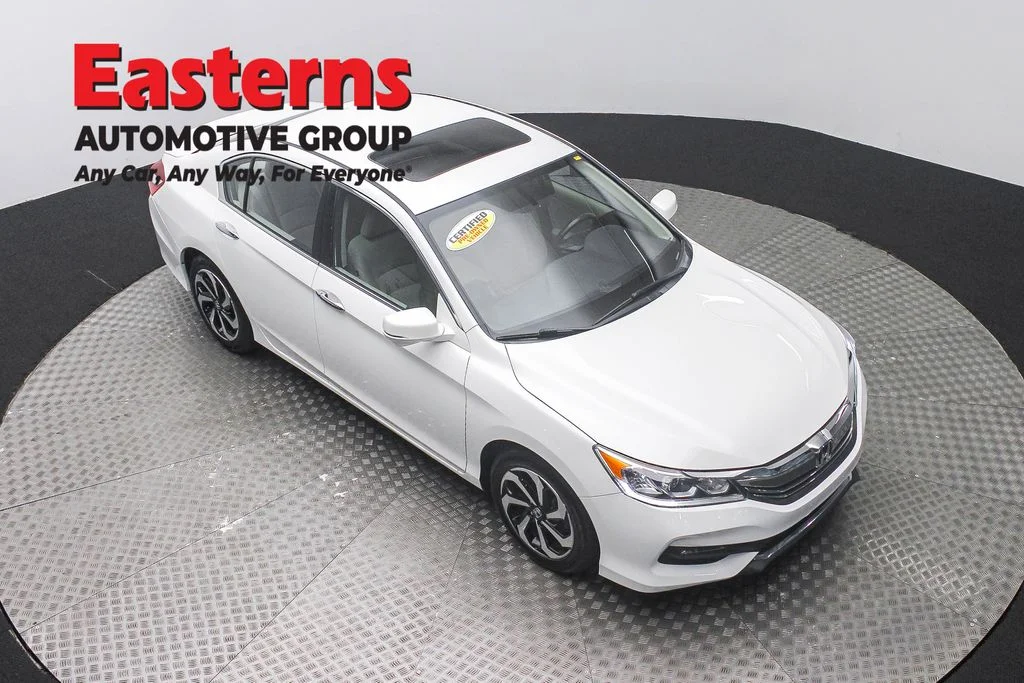Used 2017 White Honda EX-L image 3
