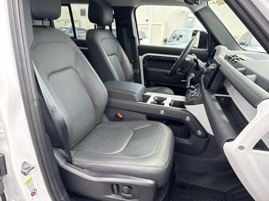 2025 Land Rover Defender S - Photo 13