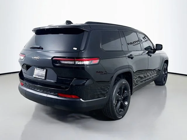 Used 2023 Black Jeep Altitude image 7