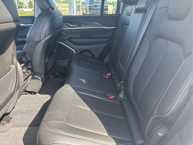 Used 2023 Silver Jeep Limited image 12