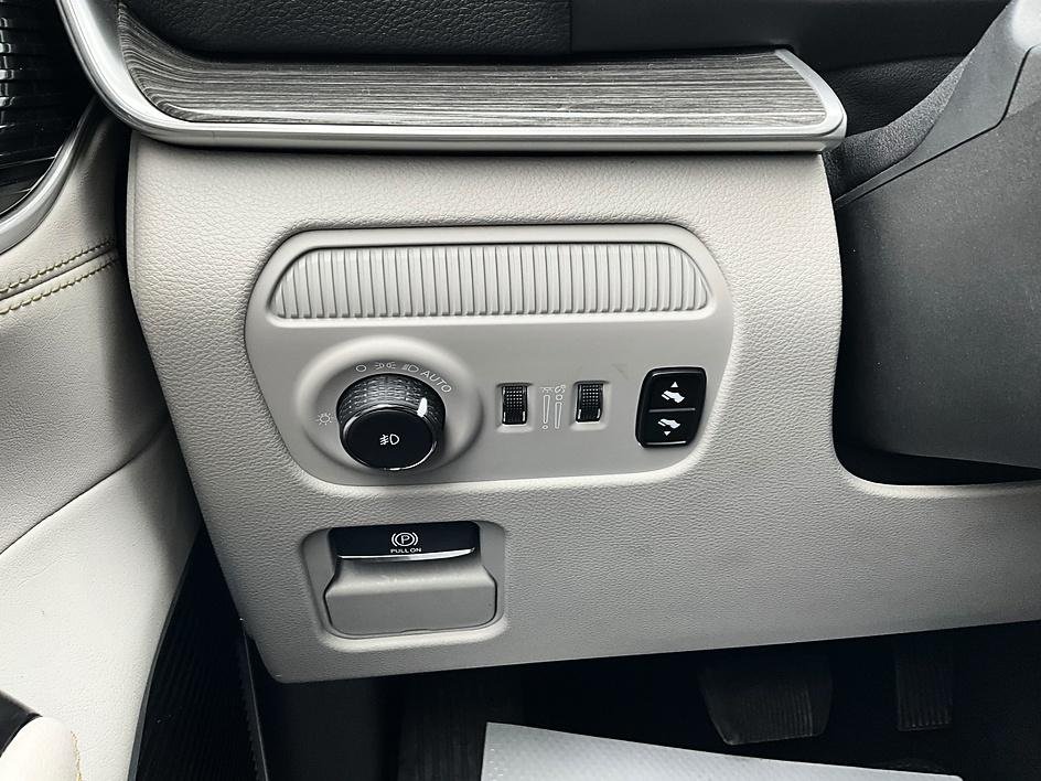 2022 Jeep Wagoneer Series III - Photo 16