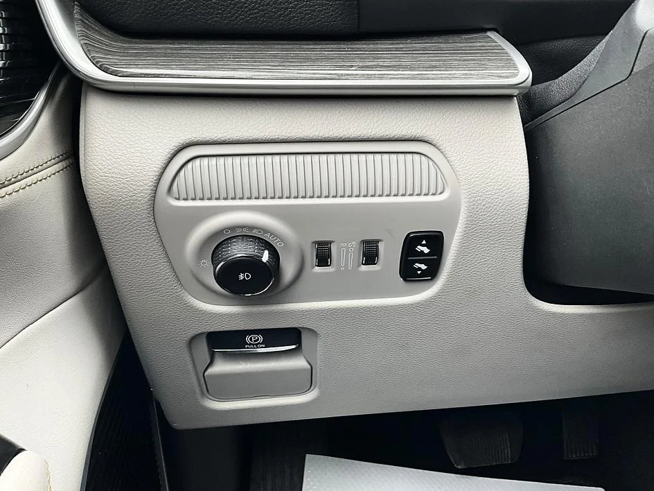 2022 Jeep Wagoneer Series III - Photo 16