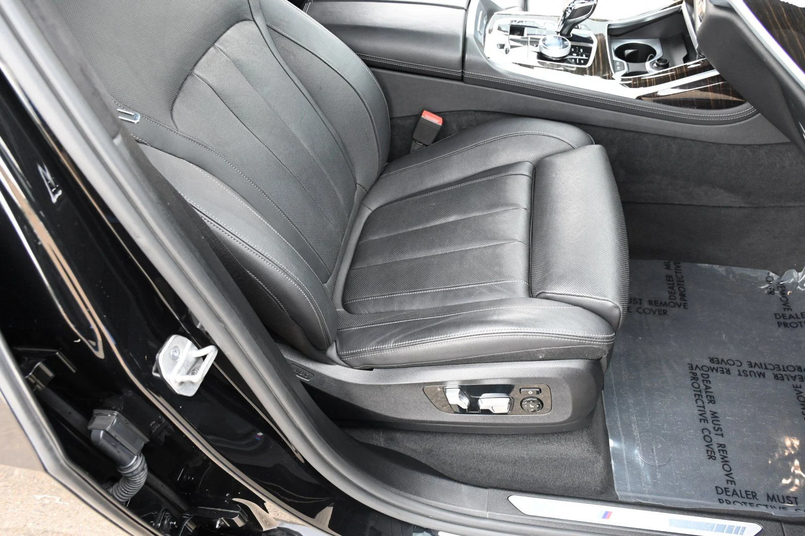 Used 2021 Black Sapphire Metallic BMW M50i image 19