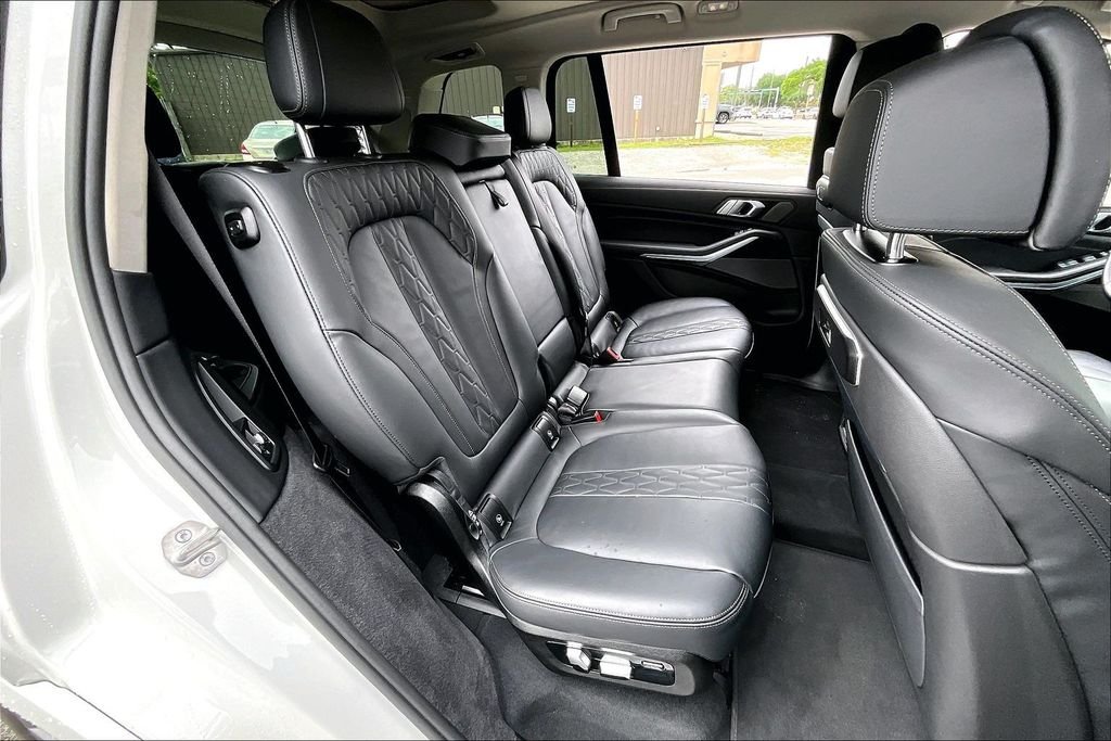 Used 2026 White BMW xDrive40i image 21