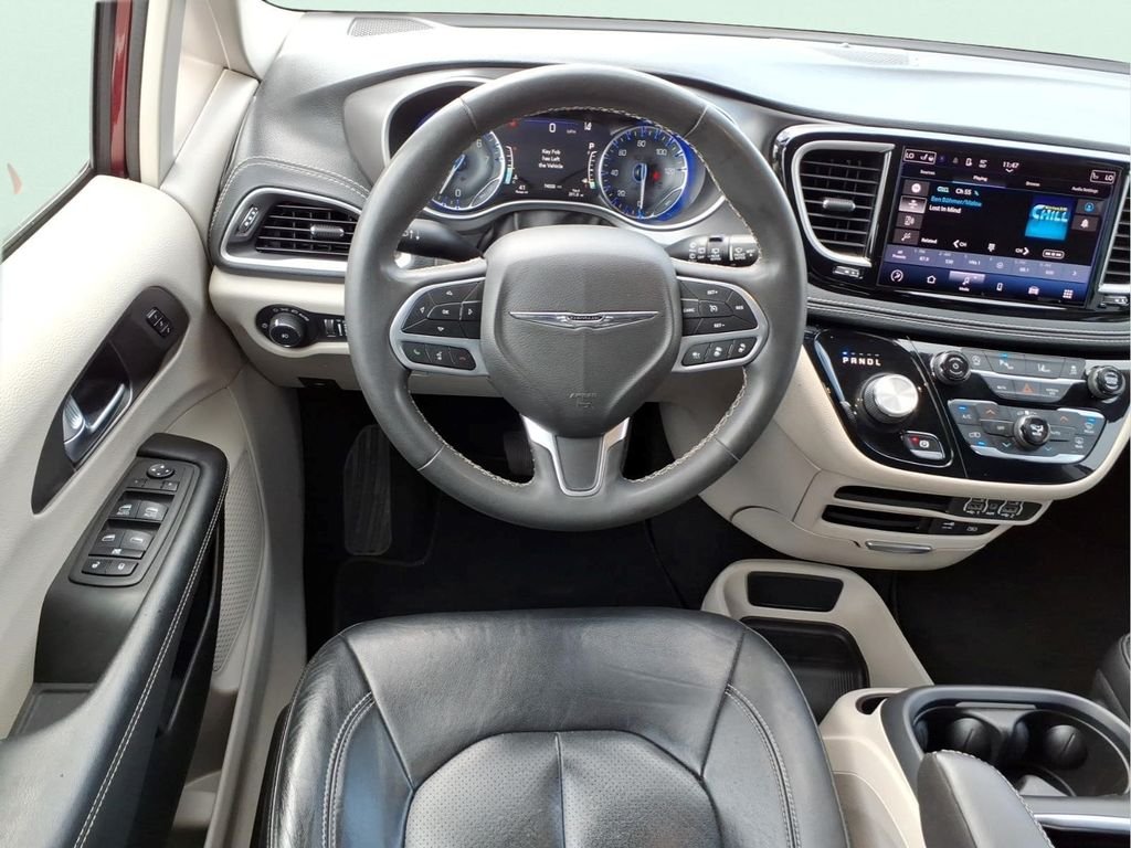 Used 2022 Red Chrysler Touring L image 19
