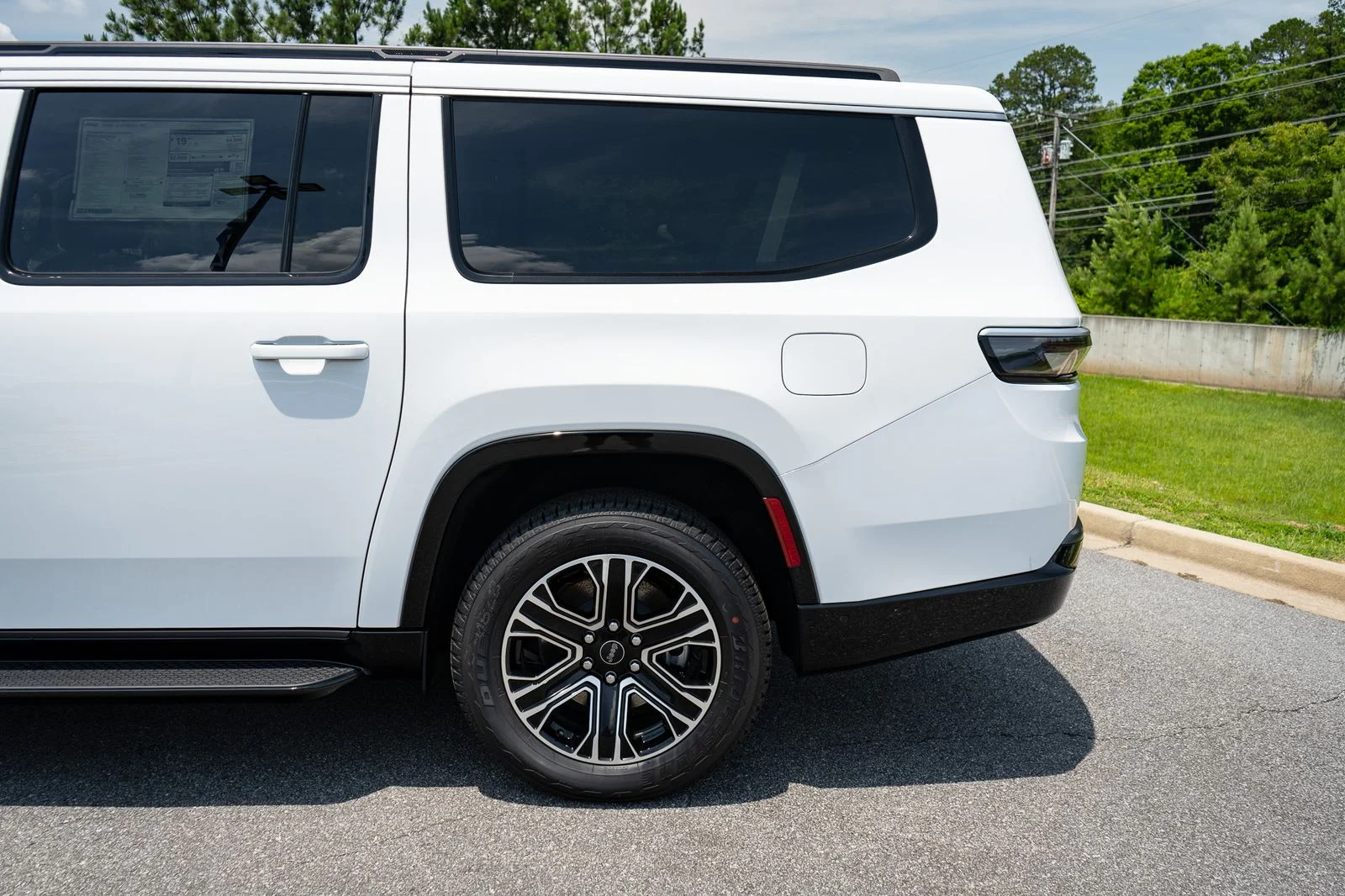 New 2026 Bright White Clear-Coat Exterior Paint Jeep  image 6