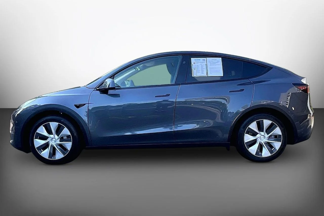 Used 2023  Tesla Long Range image 5