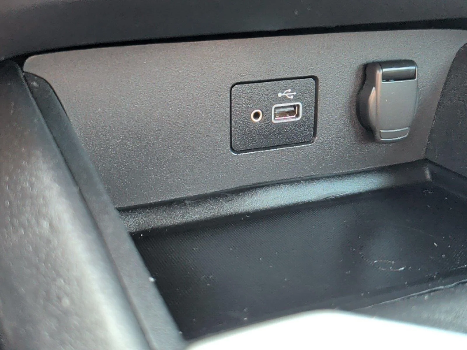 Used 2021 Glacier White Nissan 2.5 S image 19