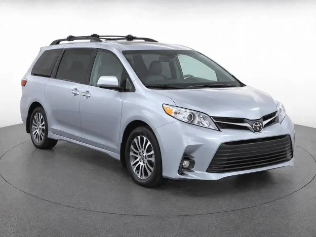 Used 2019 Celestial Silver Metallic Toyota XLE Auto Access Seat image 1