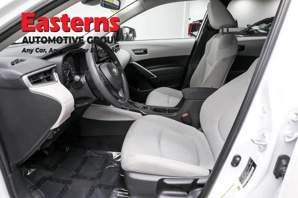Used 2023 White Toyota L image 14