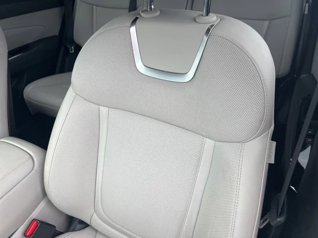 Used 2025  Hyundai Limited image 8
