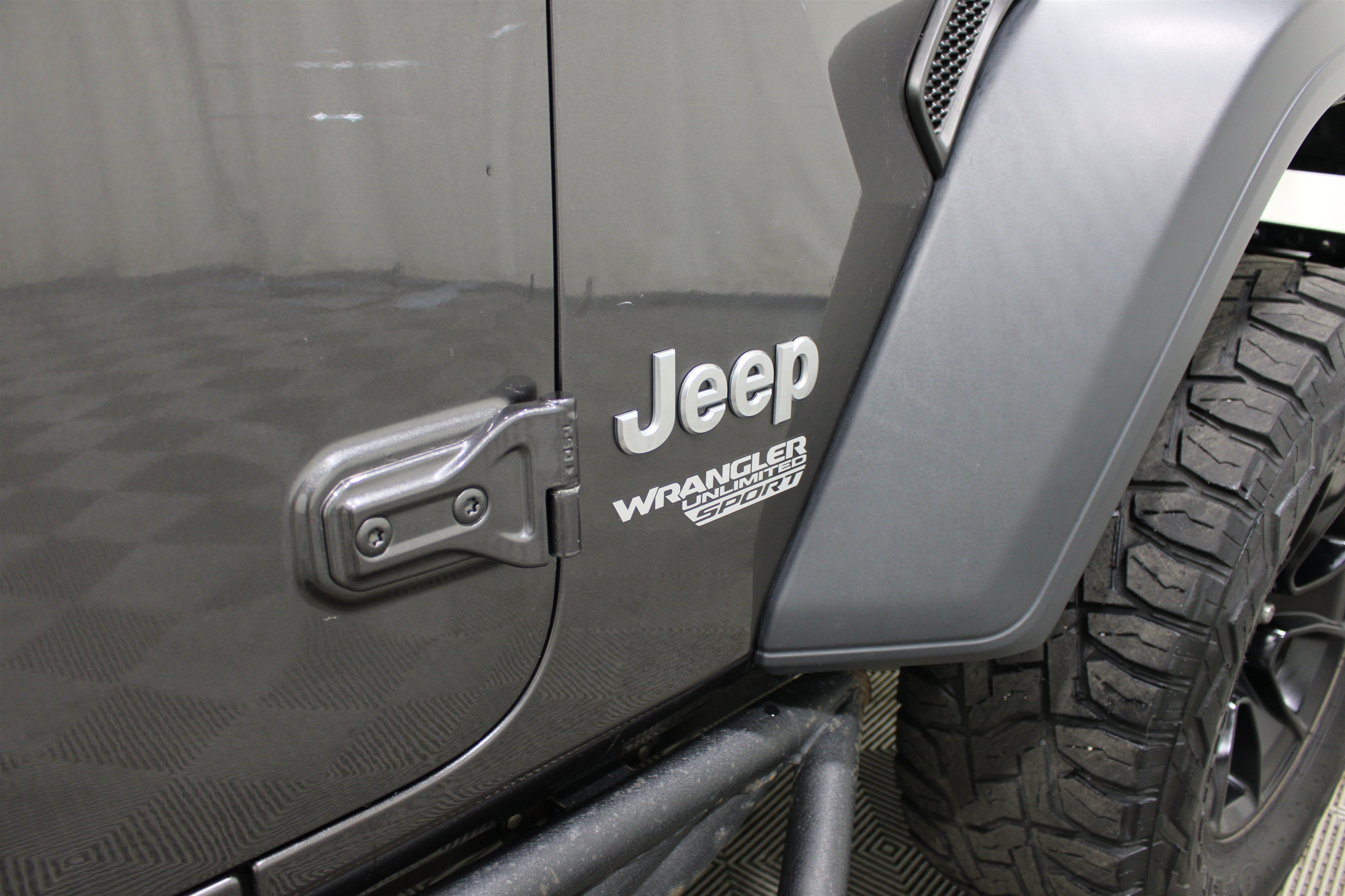 Used 2018 Granite Crystal Metallic Clearcoat Jeep Sport S image 26