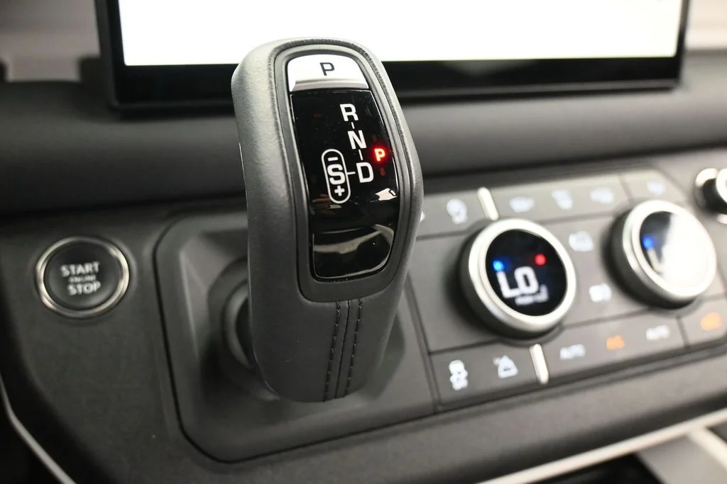 Used 2025 White Land Rover S image 38