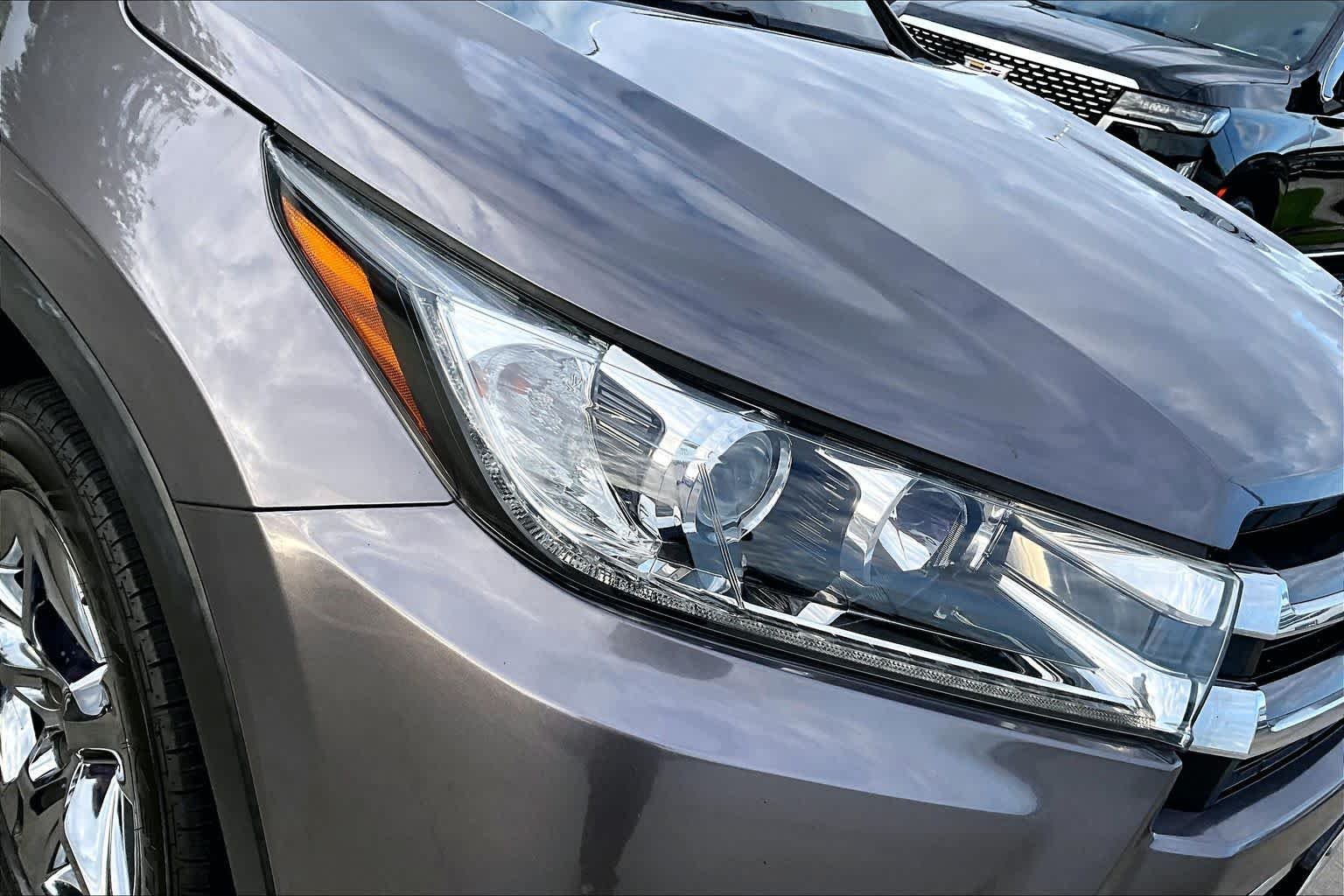 Used 2019 Predawn Gray Mica Toyota Limited Platinum image 27