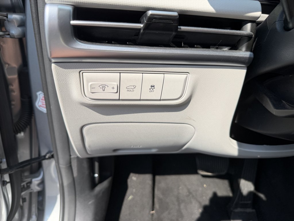 Used 2025 Silver Hyundai SEL image 24