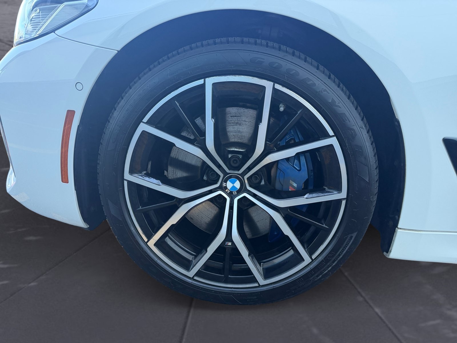 Used 2023 Alpine White BMW 540i xDrive image 45