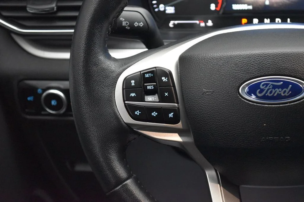 Used 2024 Silver Ford XLT image 9