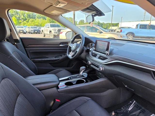 2024 Nissan Altima SV - Photo 11