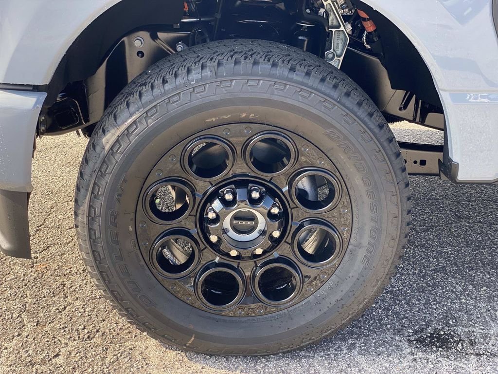 New 2026 Glacier Gray Metallic Tri-Coat Ford F-350® Lariat® image 7