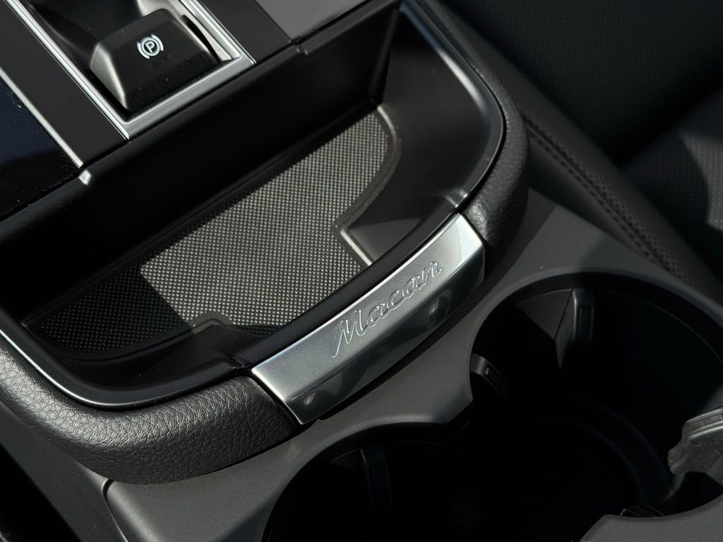 2025 Porsche Macan - Photo 45