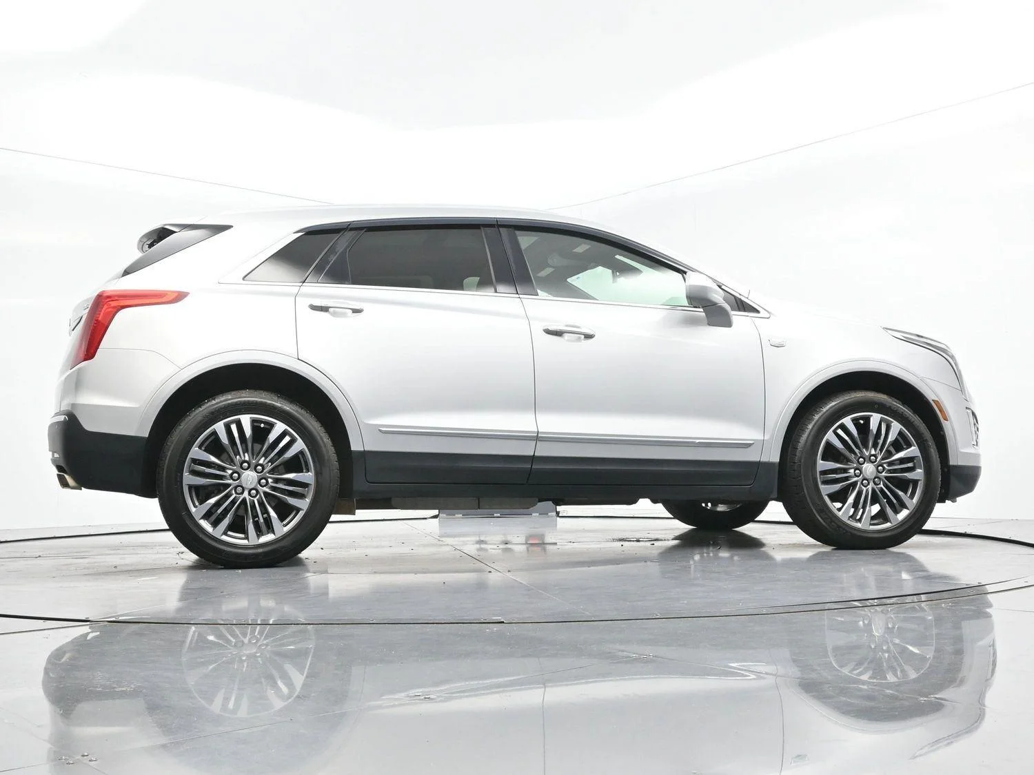 Used 2019 RADIANT SILVER METALLIC Cadillac Luxury FWD image 52
