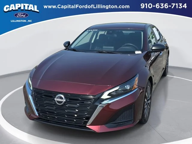 Used 2025 Red Nissan 2.5 SV image 1