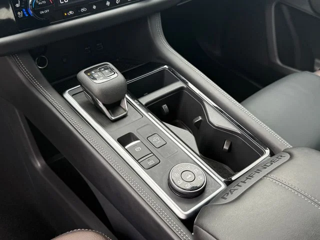 Used 2025 Gray Nissan Platinum image 22