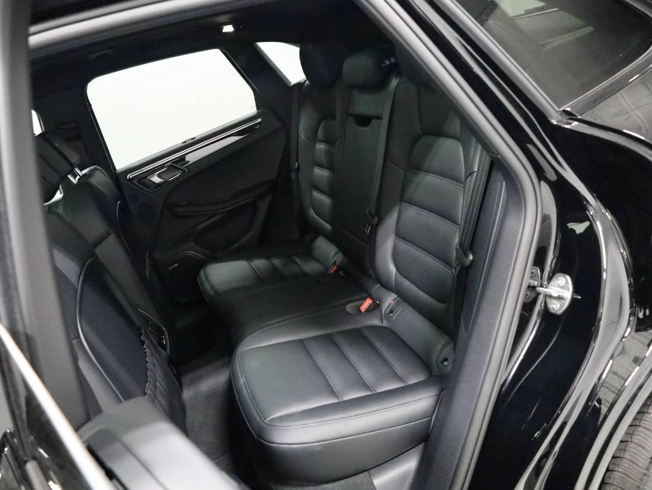 2026 Porsche Macan Base - Photo 36