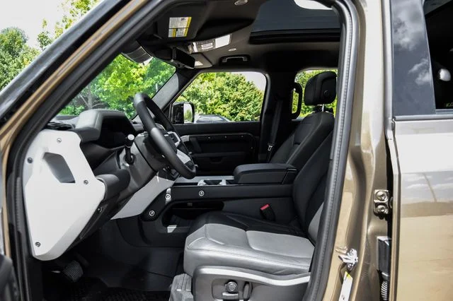 New 2026  Land Rover X-Dynamic SE image 4