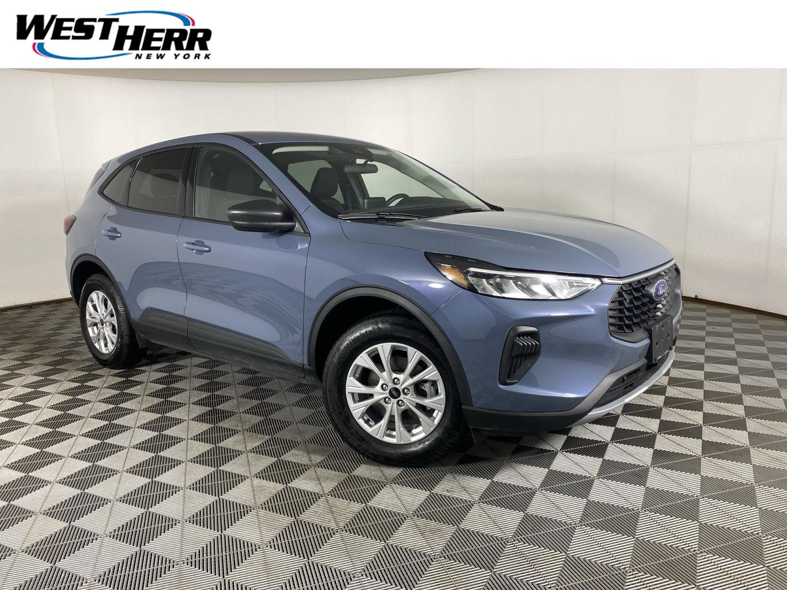 Used 2025 Vapor Blue Ford  image 1