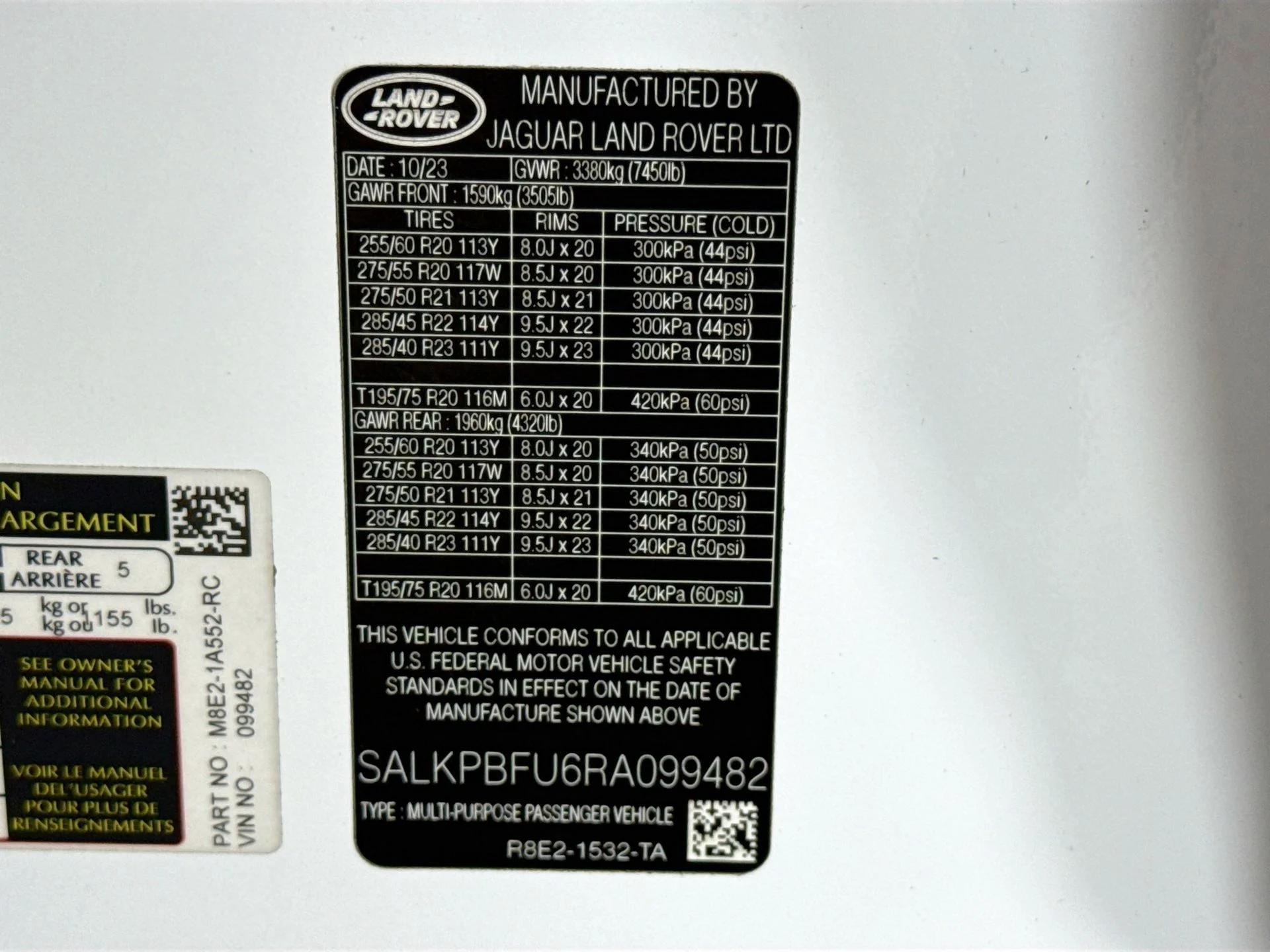 Used 2024 Fuji White Land Rover SE image 28