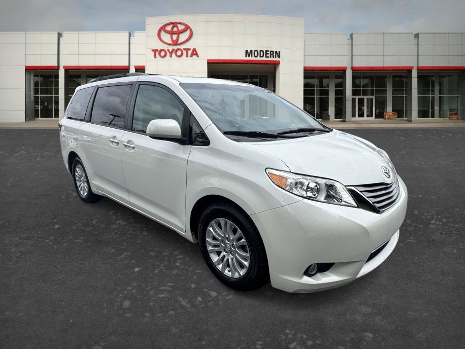 Used 2017 Blizzard Pearl Toyota XLE image 3