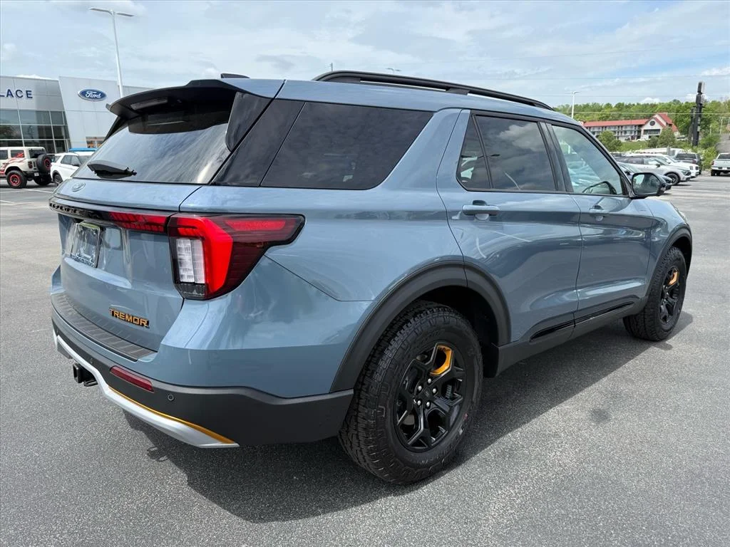 New 2026 Vapor Blue Metallic Ford Tremor® image 4