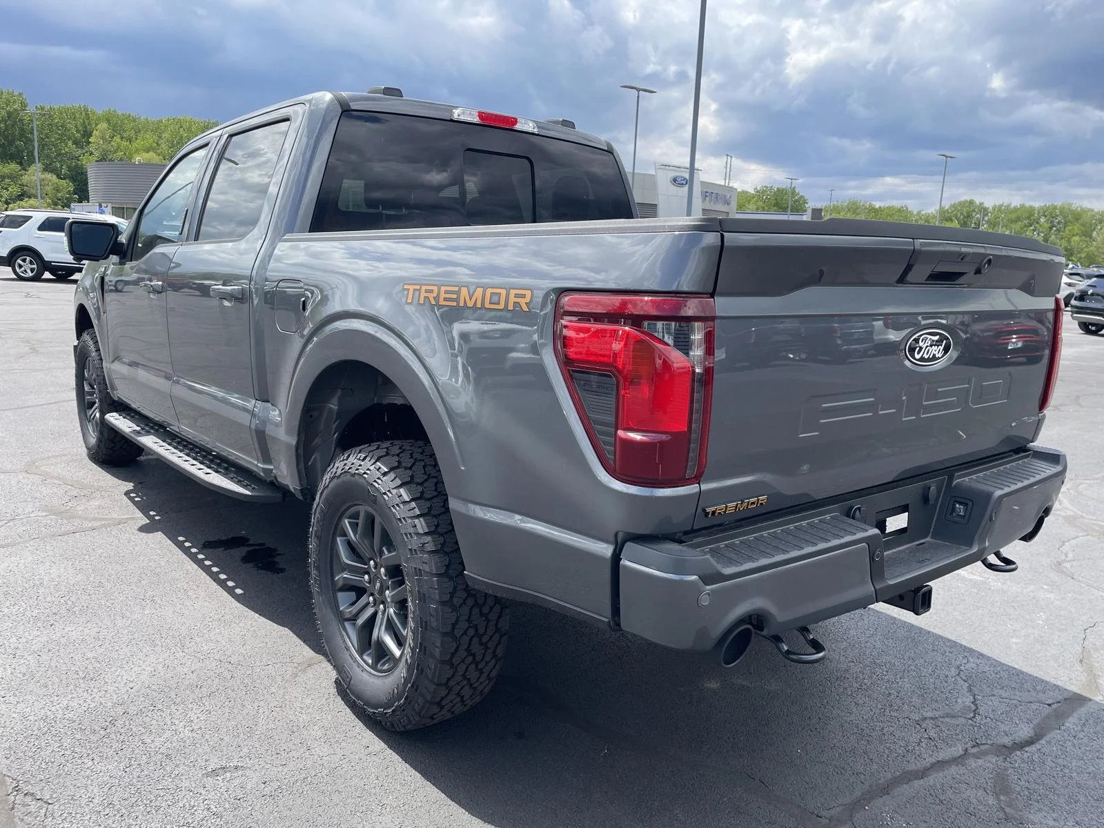New 2026 Carbonized Gray Metallic Ford Tremor image 3