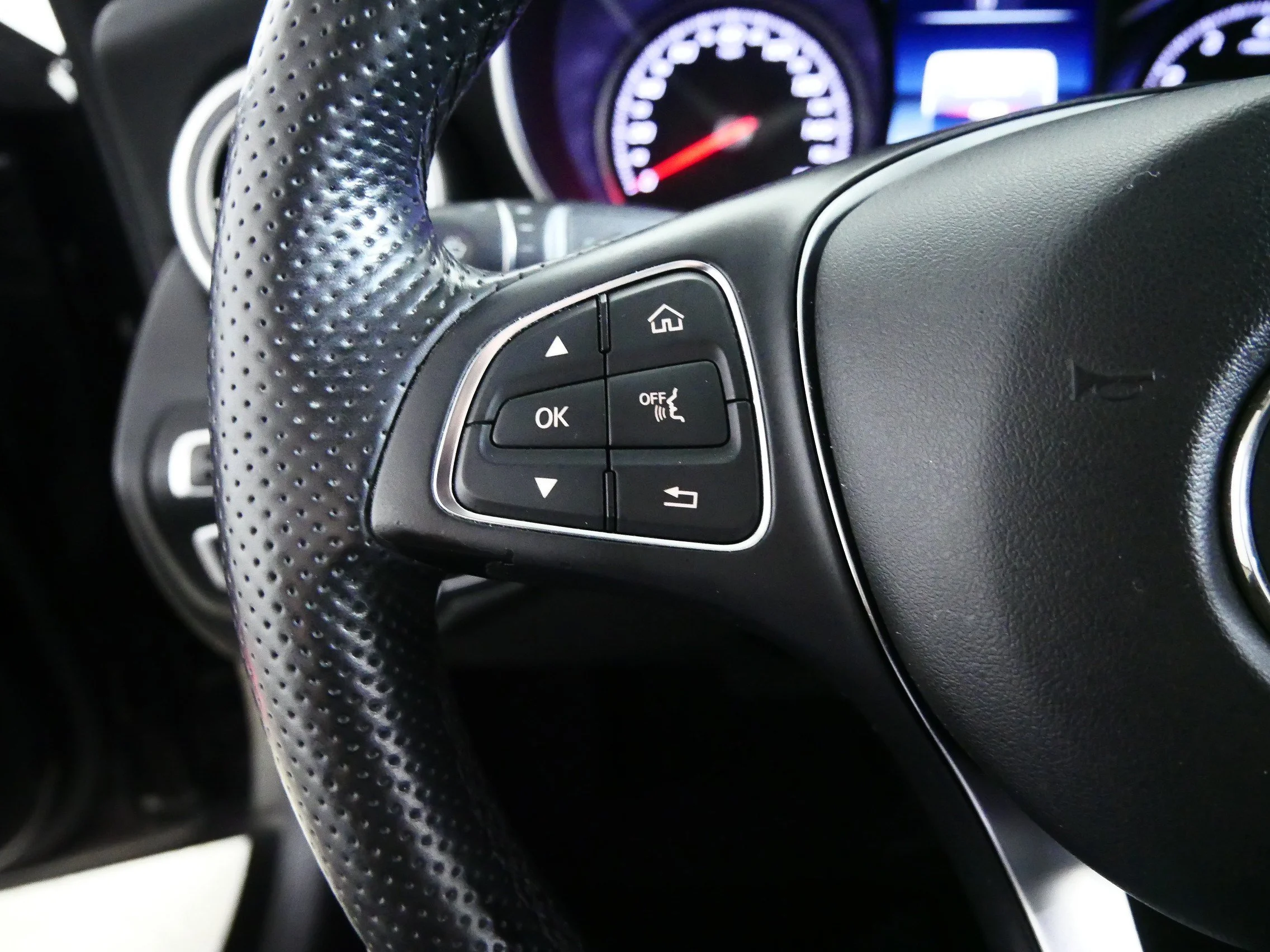 Used 2016 Black Mercedes-Benz C 300 image 27
