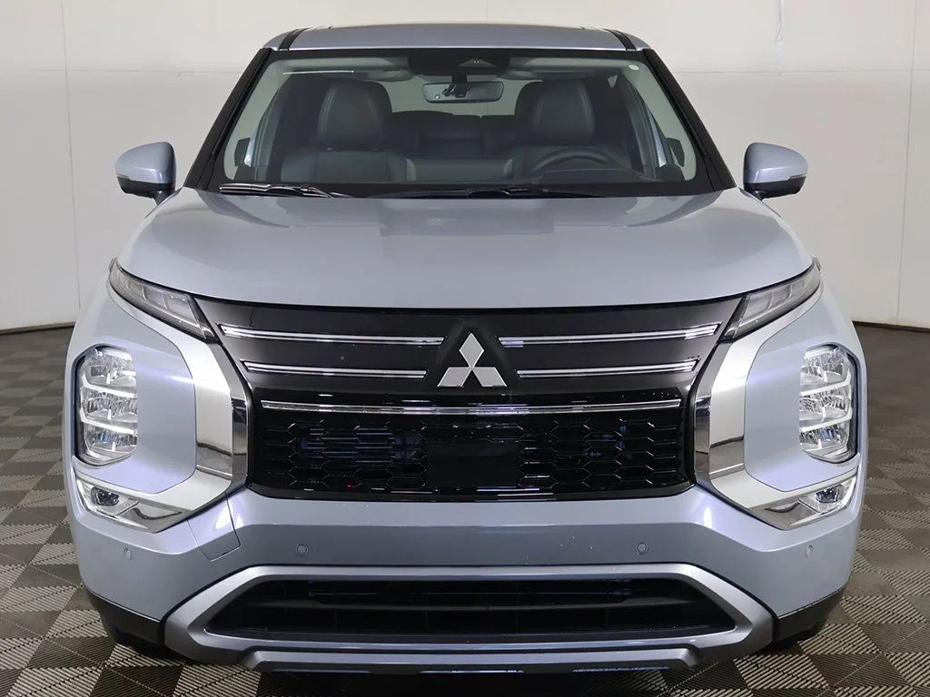 New 2026 Gray Mitsubishi SE image 13