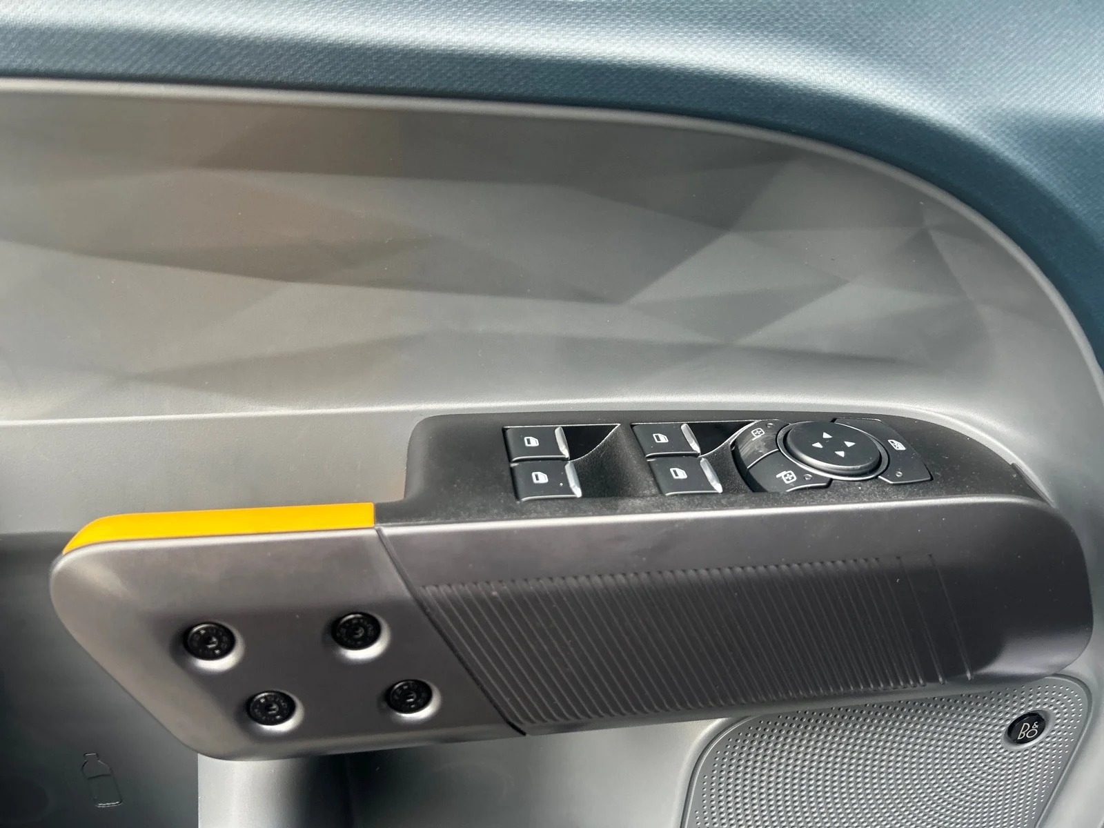 New 2026 Carbonized Gray Metallic Ford Tremor image 11